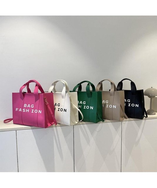 Idéal pour un usage quotidien ou pour compléter une tenue chic.