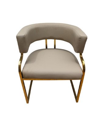 Chaise design avec structure dorée et assise rembourrée.